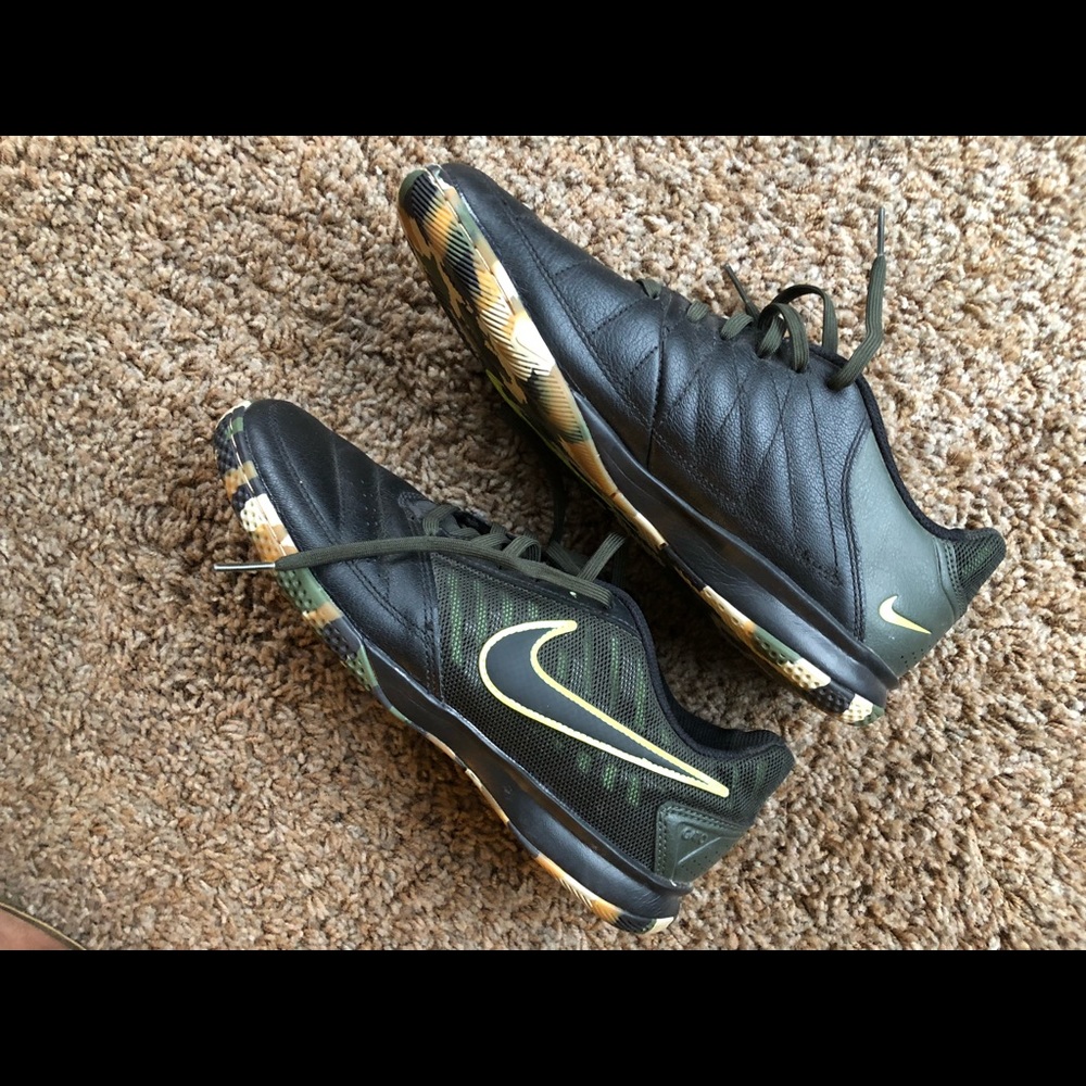 Nike gato skate shoe size men’s 7.5/women’s 9